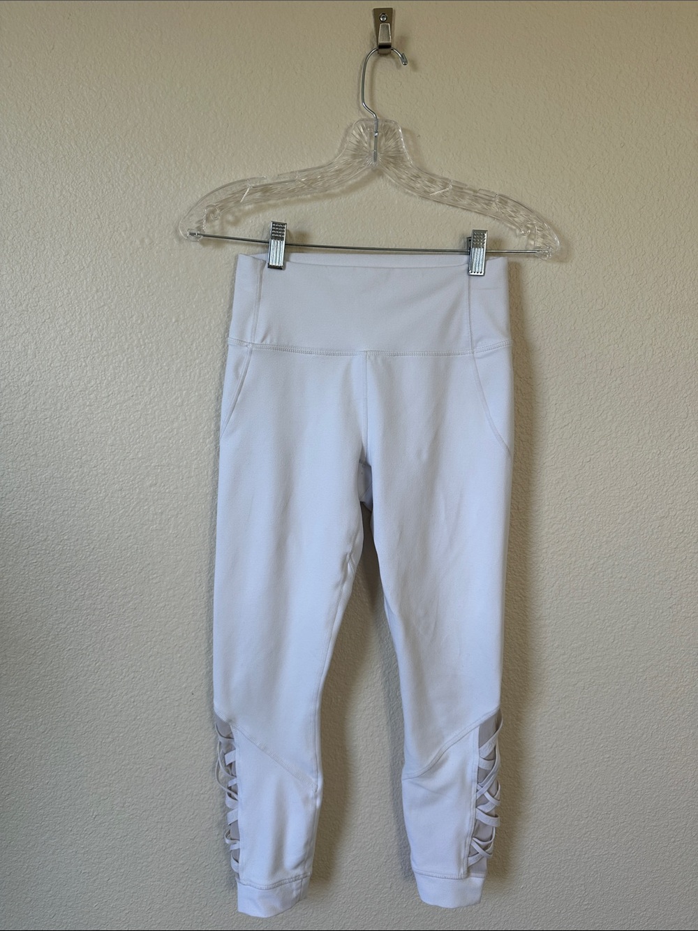 Fabletics White Powerhold Dynamic Lattice 7/8 Leggings S